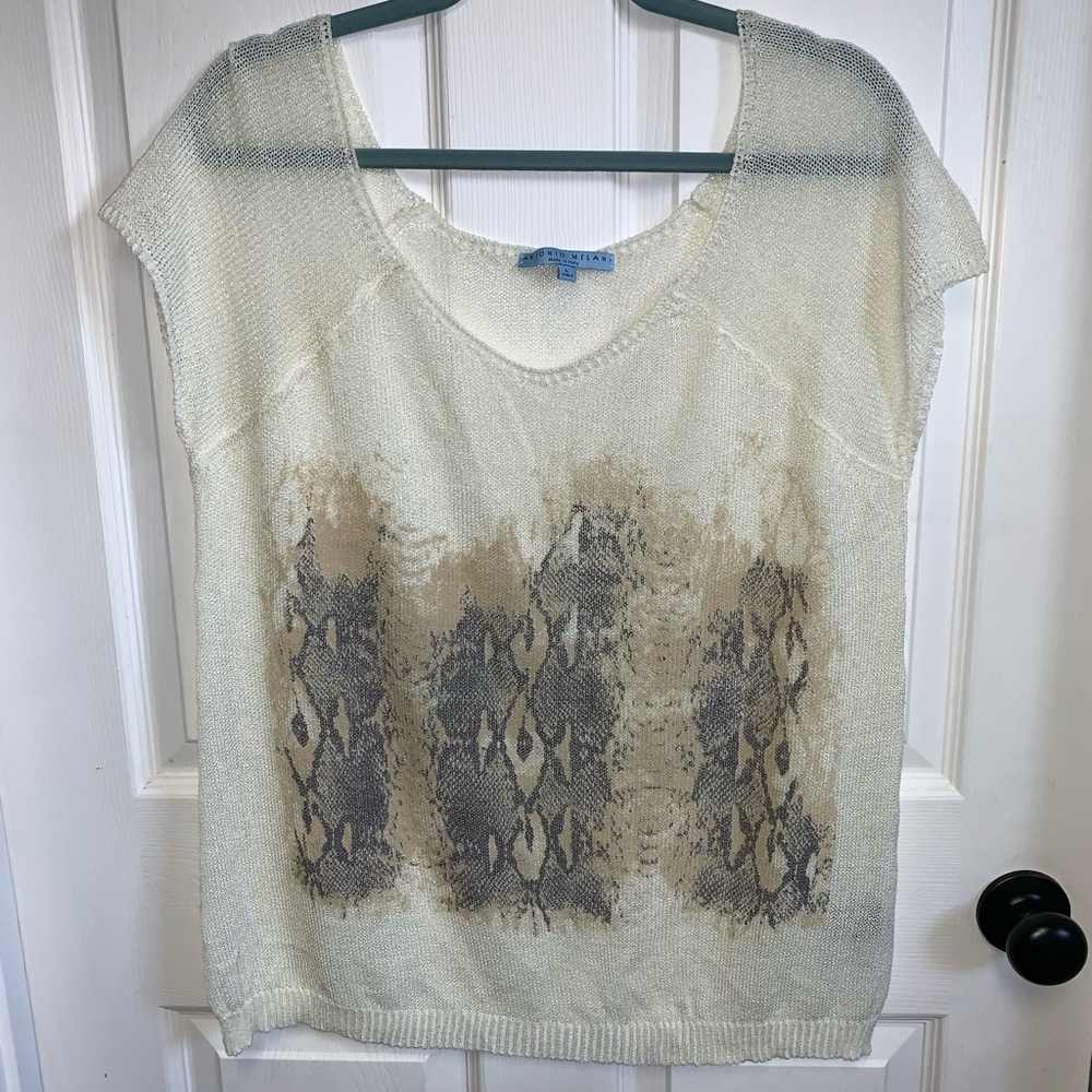 Antonio Melani Ladies L short sleeve knit blouse. Made in Italy. Ivory.